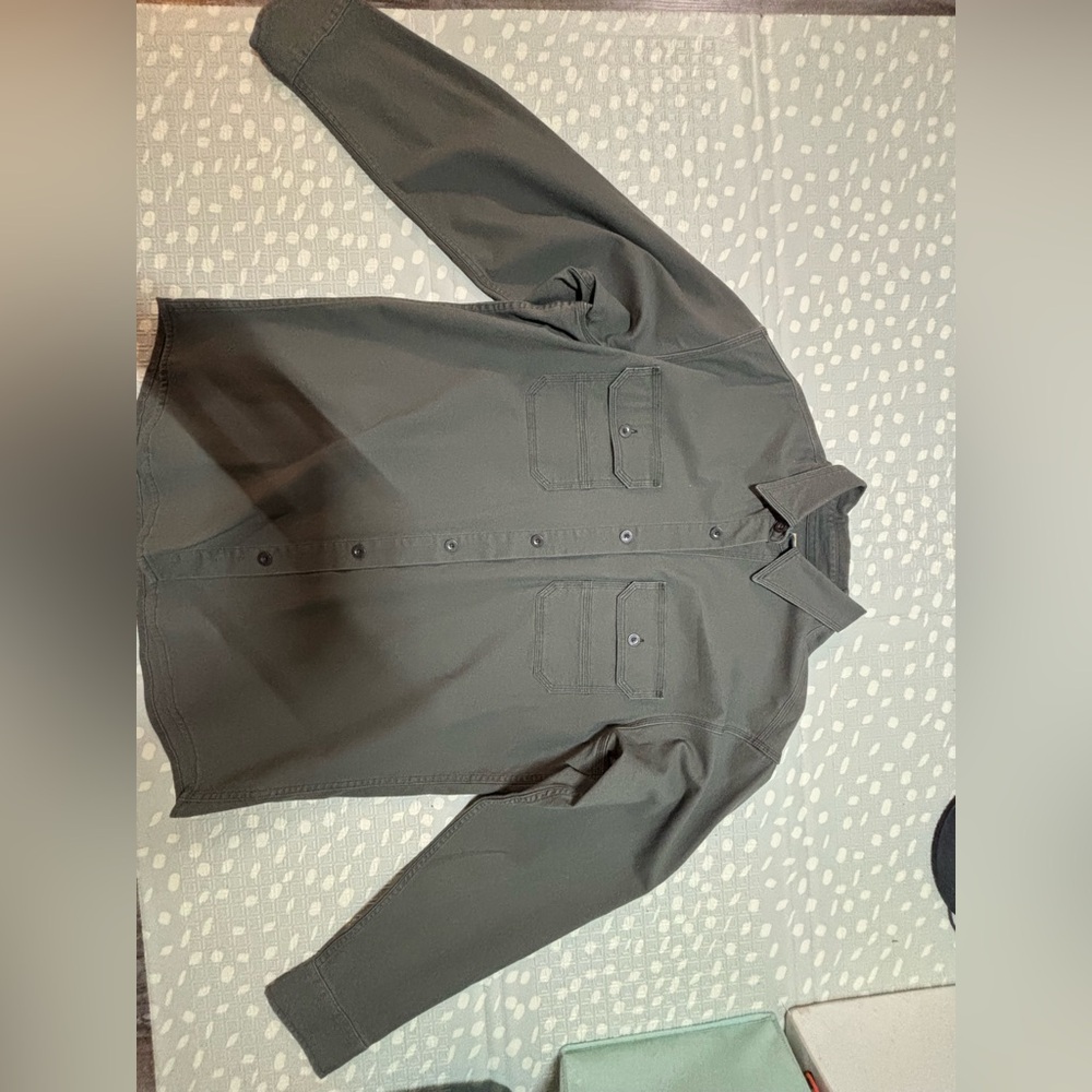 Men's Olive Green Button-Up Shirt
